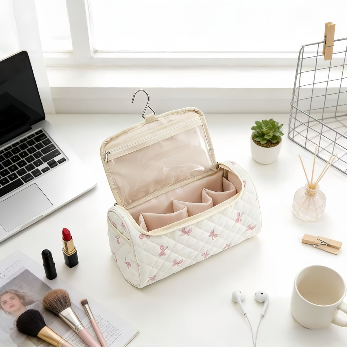 Large capacity cosmetic storage bag